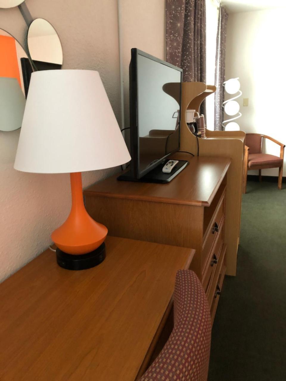 Howard Johnson By Wyndham Salem Ngoại thất bức ảnh